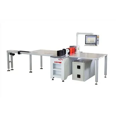 Bagaimanakah MB - 40 memastikan kelurusan palang bas yang bengkok?